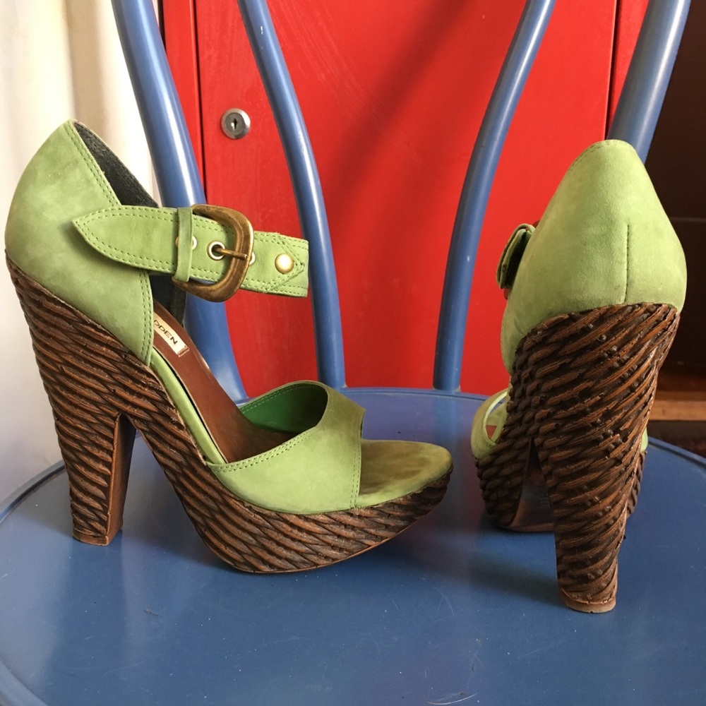 Steve Madden platform, suede green, heel.